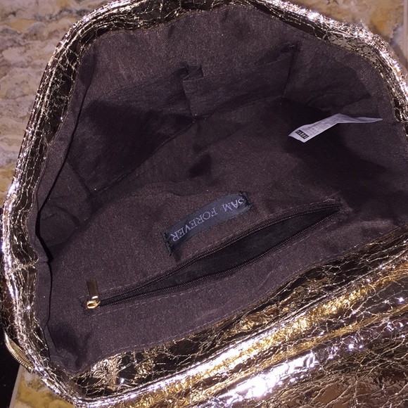 Hello 3am gold crinkle expandable backpack/zippers - Picture 7 of 8